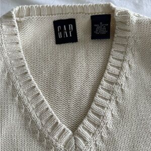 GAP Women's V-Neck Sweater in Soft Cream